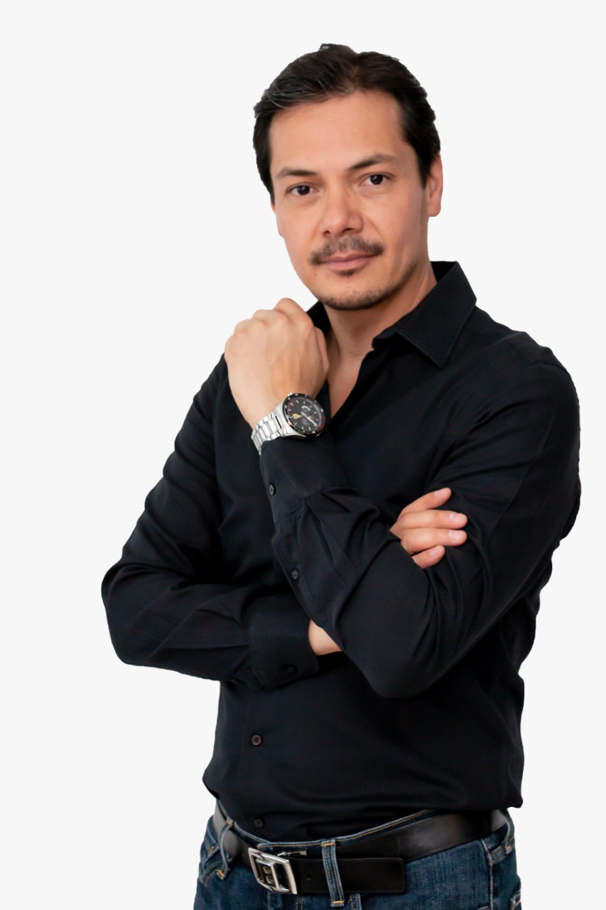 Dr. David Alcántar, postura de liderazgo